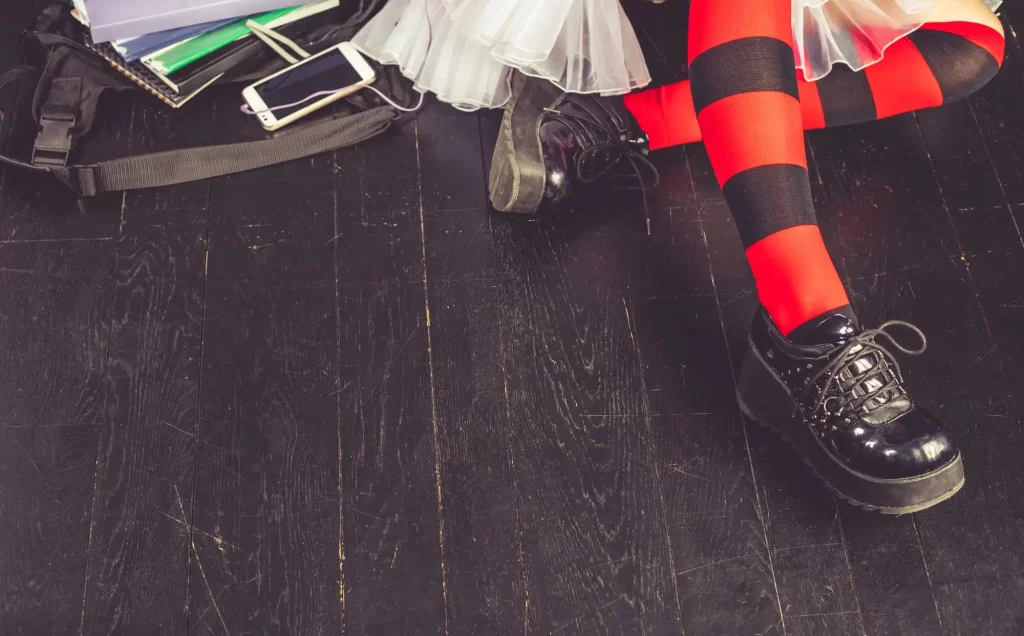 emo schoolgirl in creepers red striped stockings