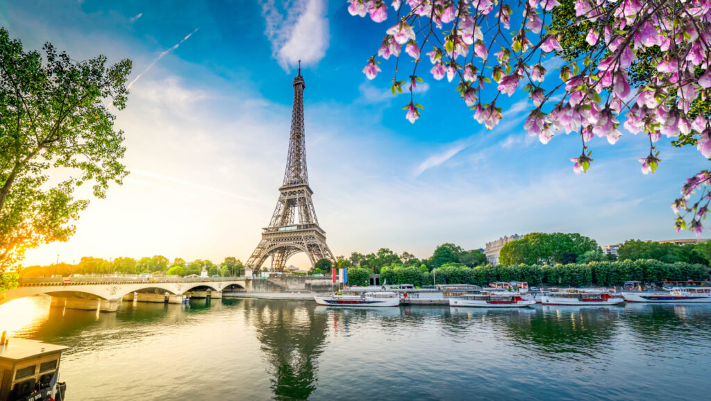 Paris,Eiffel,Tower,And,River,Seine,With,Sunrise,In,Paris,