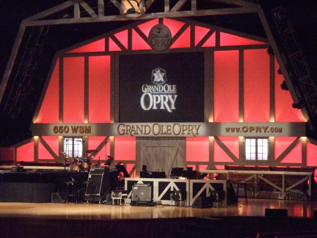 The,Stage,Of,The,Grand,Ole,Opry,In,Nashville,,Tennessee